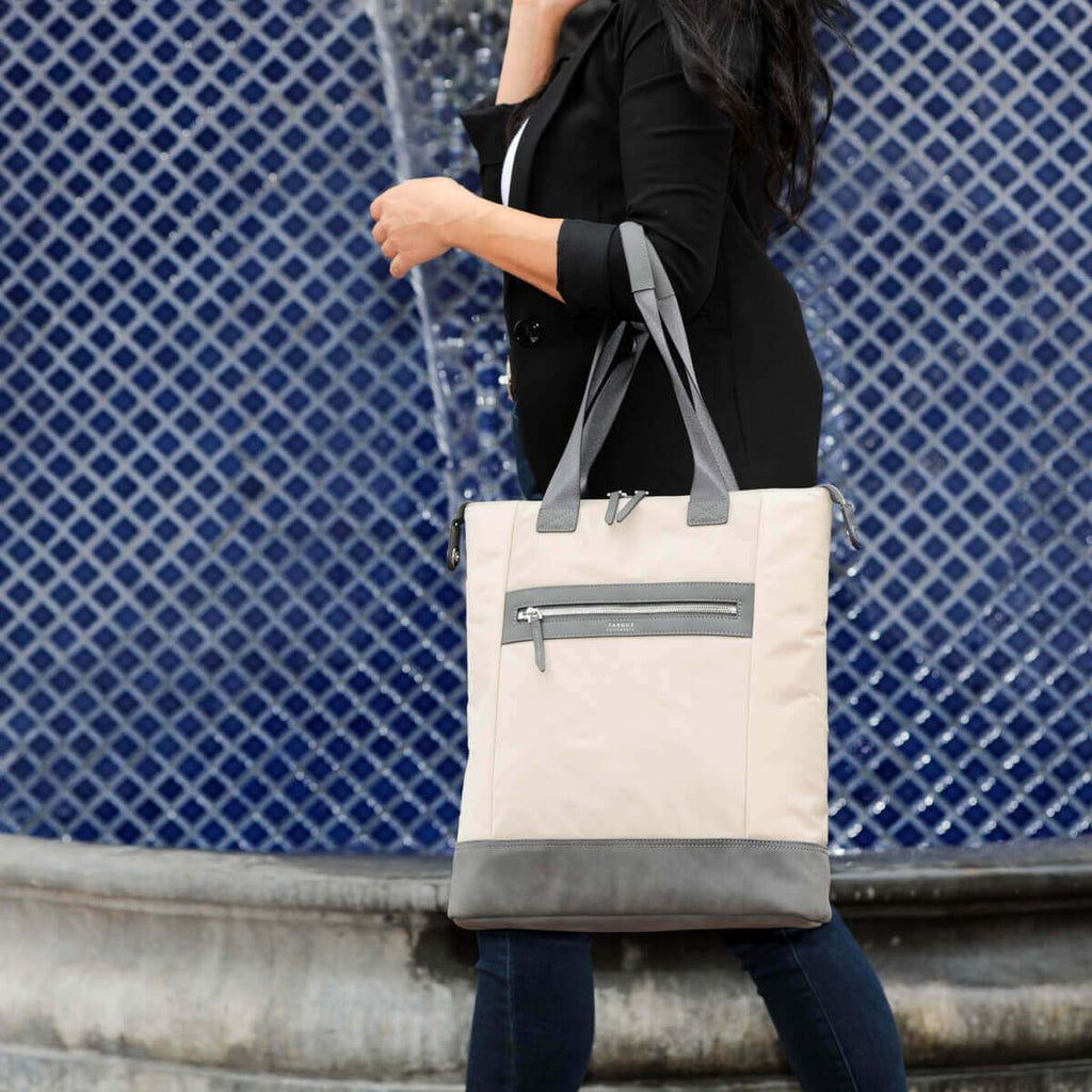 Targus 15” North - South Tote (Tan)